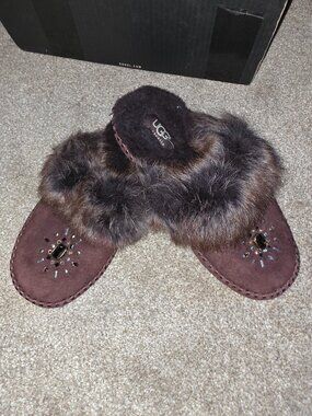UGG AIRA SWAROVSKI Crystals and Gem Brown size 6 NWOT